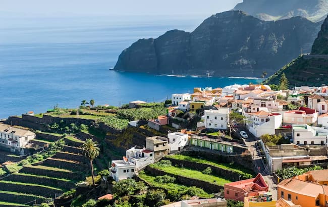 Man with Van Tenerife South team providing 5-star moving services