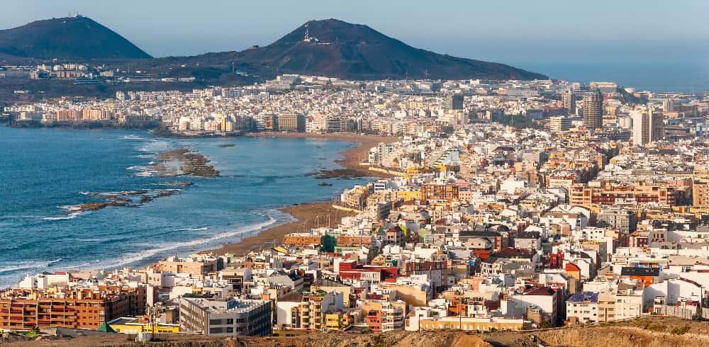 Van Tenerife moving truck with 5-star rating for reliability