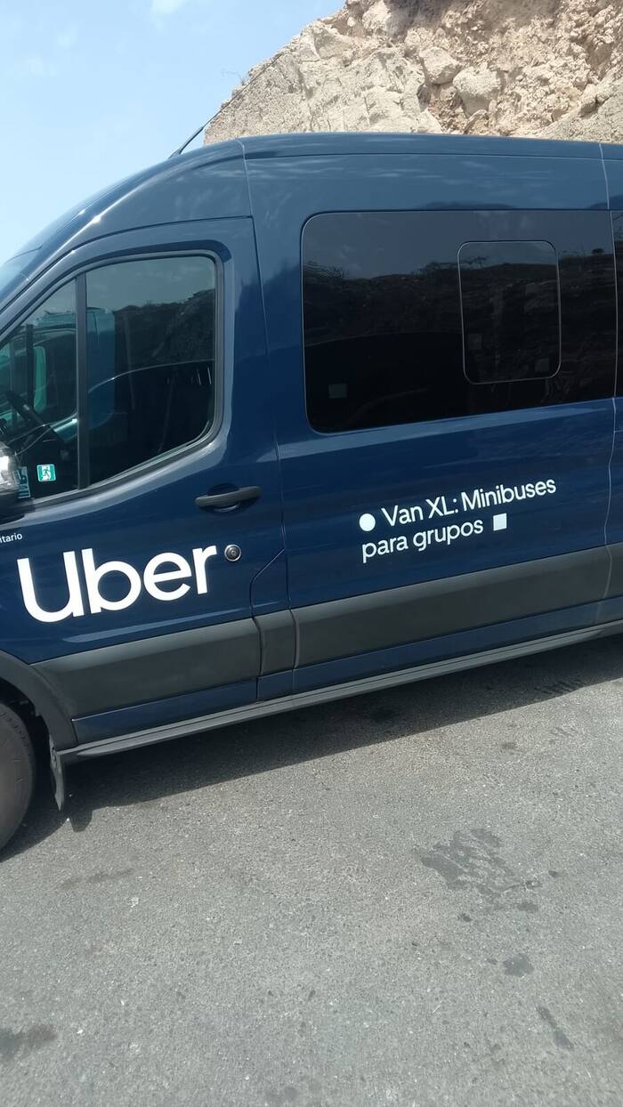 Uber Van XL minibus for groups, a passenger transport option for cyclists in Tenerife